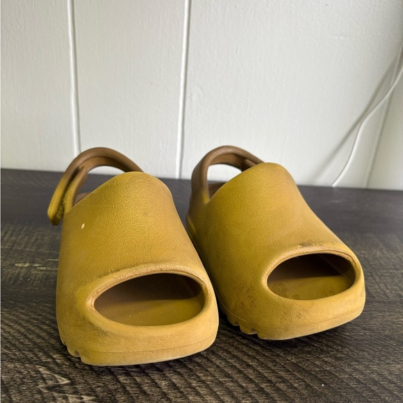 Baby Yeezy Tan Slide Sandals - Picture 1 of 5